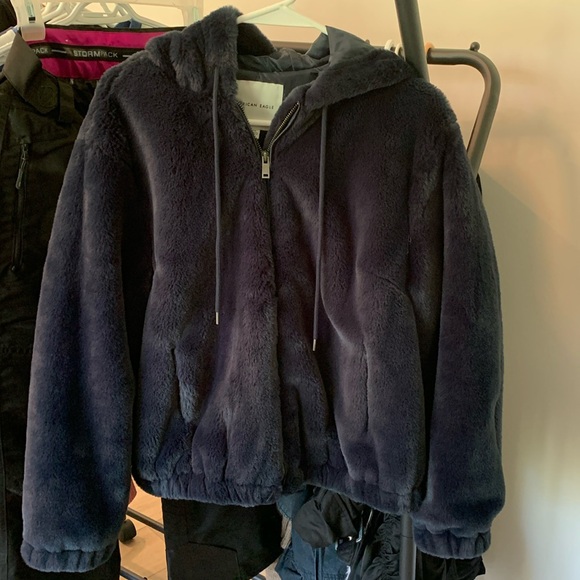 American Eagle Outfitters Jackets & Blazers - Women’s size s faux fur navy blue bomber